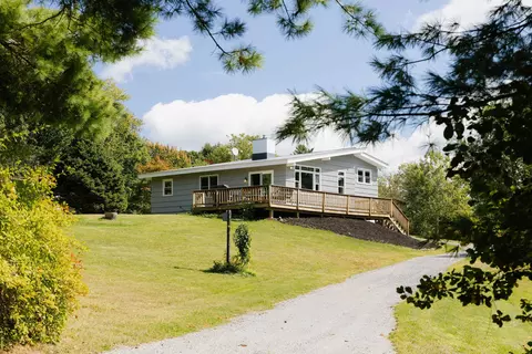 21 Split Oak Cir, Chesterfield, NH 03443