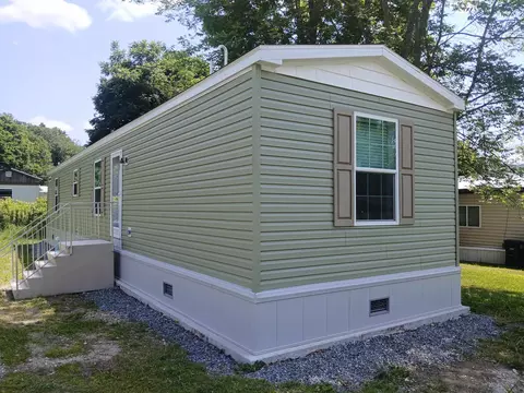 10 Daniels Dr, Enfield, NH 03748