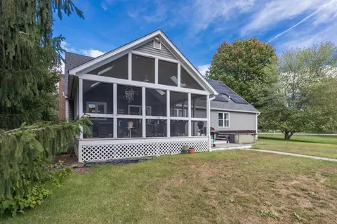 Exterior - 2 Barnes Dr, Stratham, NH 03885 photo 8 of 15