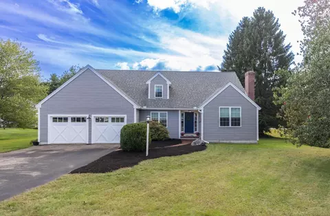 2 Barnes Dr, Stratham, NH 03885