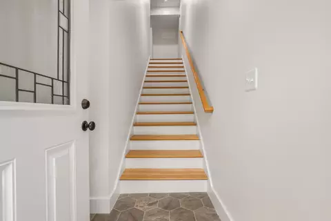 Entry Way - 102 Jenness Rd #C, Epping, NH 03042 photo 1 of 3