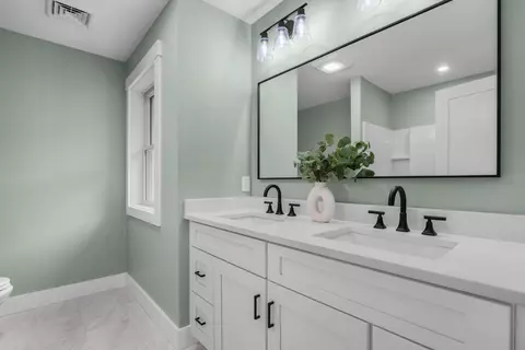 Bath - 102 Jenness Roa Rd #D, Epping, NH 03042 photo 2 of 4
