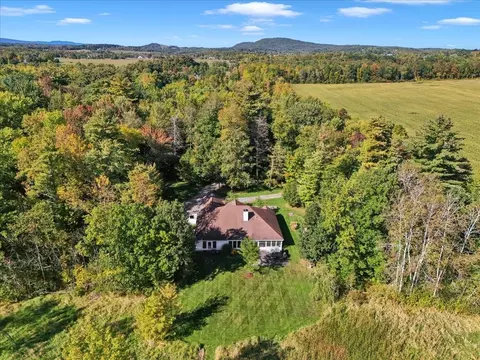 185 Dirt Dr, Ferrisburgh, VT 05473