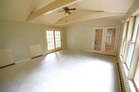 Living - 228 Yantz Hill Rd, Williston, VT 05495 photo 4 of 4