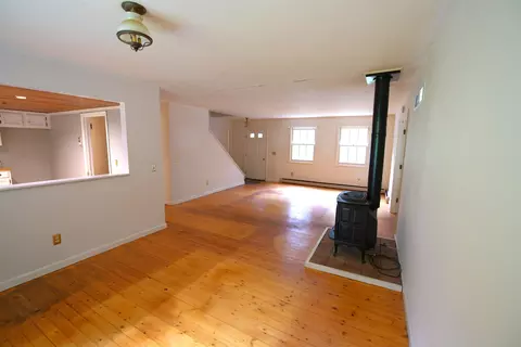 Living - 228 Yantz Hill Rd, Williston, VT 05495 photo 3 of 4