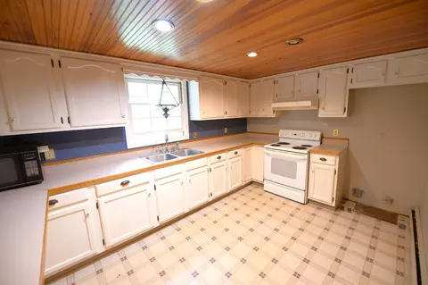 Kitchen - 228 Yantz Hill Rd, Williston, VT 05495 photo 1 of 2