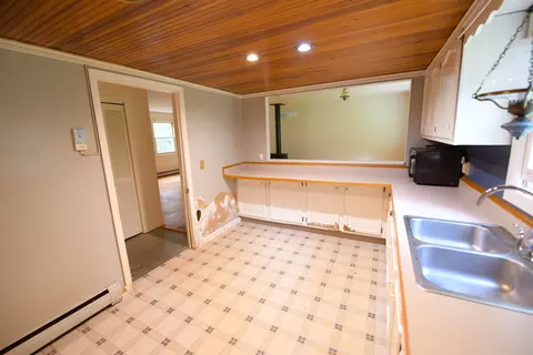 Kitchen - 228 Yantz Hill Rd, Williston, VT 05495 photo 2 of 2