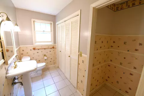 Bath - 228 Yantz Hill Rd, Williston, VT 05495 photo 1 of 3