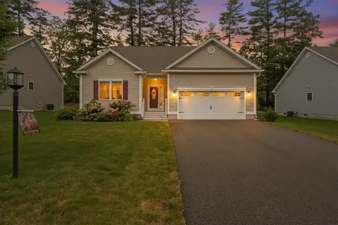8 Falling Leaf Cir #8, Londonderry, NH 03053