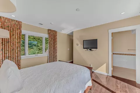 Bedroom - 209 Ledgewood Dr, Bethlehem, NH 03574 photo 10 of 11