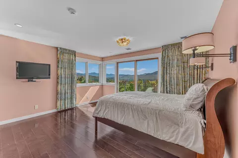 Bedroom - 209 Ledgewood Dr, Bethlehem, NH 03574 photo 5 of 11