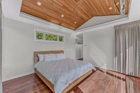 Bedroom - 209 Ledgewood Dr, Bethlehem, NH 03574 photo 2 of 11