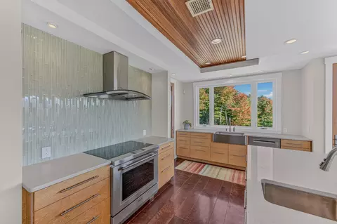 Kitchen - 209 Ledgewood Dr, Bethlehem, NH 03574 photo 3 of 5