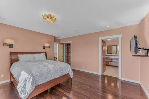 Bedroom - 209 Ledgewood Dr, Bethlehem, NH 03574 photo 6 of 11
