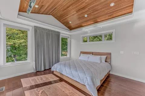 Bedroom - 209 Ledgewood Dr, Bethlehem, NH 03574 photo 1 of 11