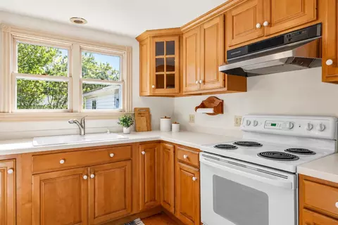 Kitchen - 32 Perkins Rd, Rye, NH 03870 photo 4 of 5
