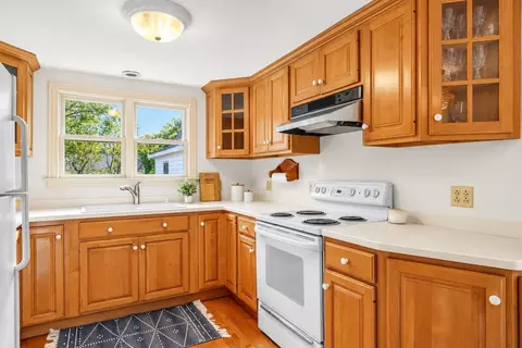 Kitchen - 32 Perkins Rd, Rye, NH 03870 photo 2 of 5