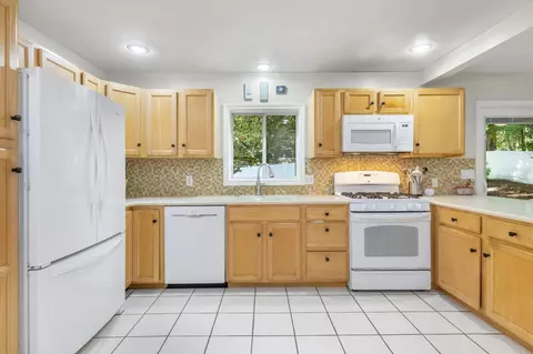 Kitchen - 35 Old Lee Rd, Newfields, NH 03856 photo 4 of 5