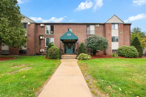133 English Village Rd #302, Manchester, NH 03102