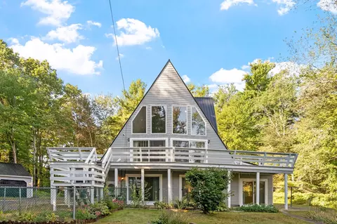 10 Pine Rd, North Hampton, NH 03862