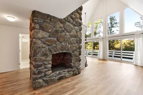 Living - 10 Pine Rd, North Hampton, NH 03862 photo 10 of 10