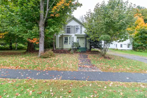 305 Main St, Derby Line, VT 05830