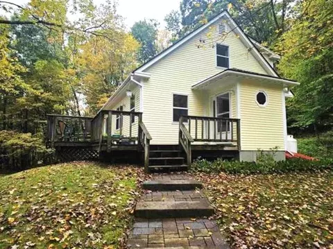 25 Meadow Valley Dr, Cornish, NH 03745