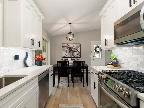 129 Lori Ln, Burlington, VT 05408