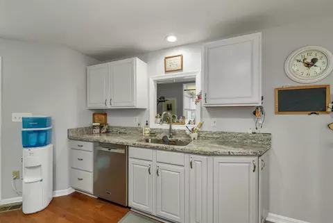 Kitchen - 54 Saint John Ln #1, Hampstead, NH 03841 photo 3 of 3