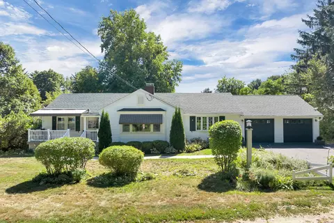 16 Canopache Rd, Wolfeboro, NH 03894