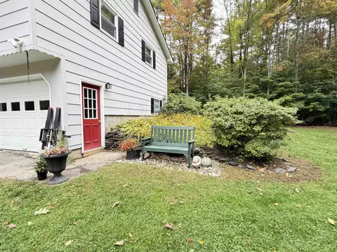 Exterior - 87 Colonial Dr, Mendon, VT 05701 photo 2 of 9