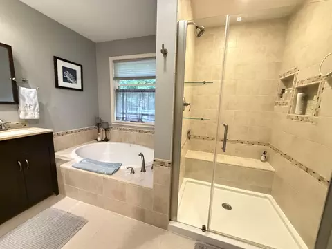 Bath - 87 Colonial Dr, Mendon, VT 05701 photo 4 of 7