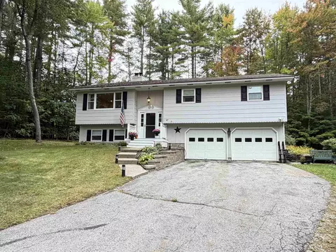 87 Colonial Dr, Mendon, VT 05701
