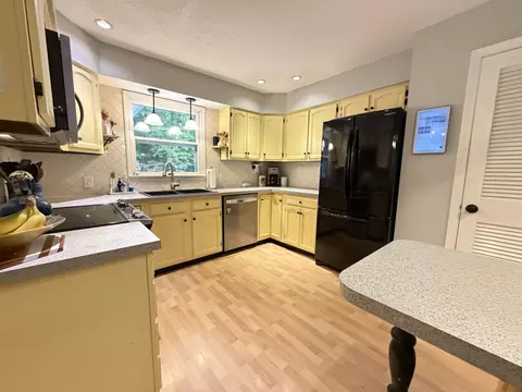 Kitchen - 87 Colonial Dr, Mendon, VT 05701 photo 3 of 3