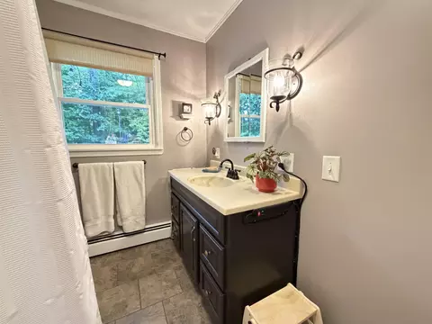 Bath - 87 Colonial Dr, Mendon, VT 05701 photo 3 of 7