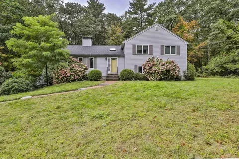 34 Joanne Dr, Hooksett, NH 03106