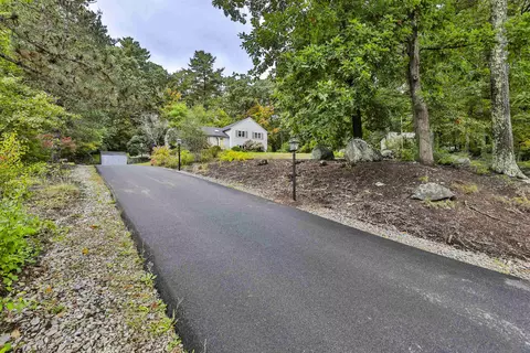 34 Joanne Dr, Hooksett, NH 03106