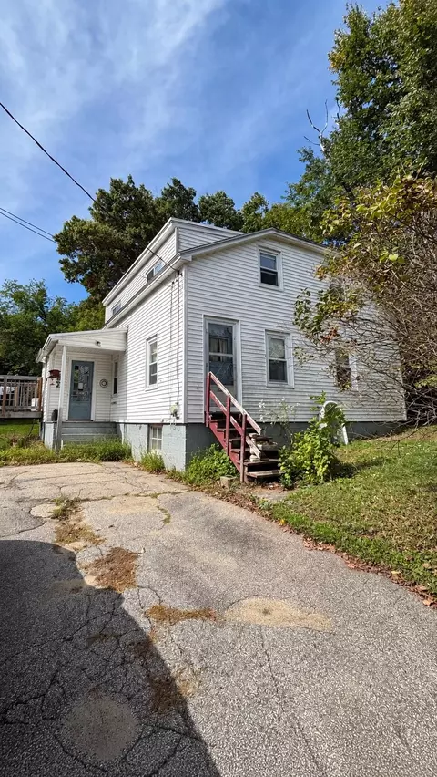 16 Juniper St, Manchester, NH 03104