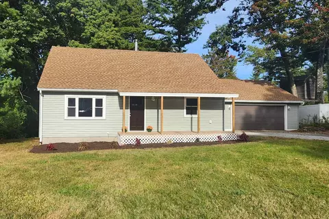 10 Bradford Dr, Merrimack, NH 03054