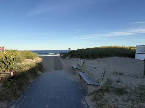 124 Ocean Dr, Seabrook, NH 03874