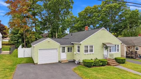 99 Parkview St, Manchester, NH 03103