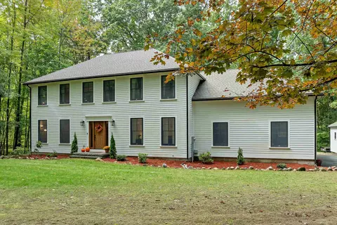 21 Oriole Dr, Bedford, NH 03110
