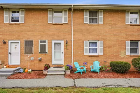 902 Elmwood Dr, Hudson, NH 03051