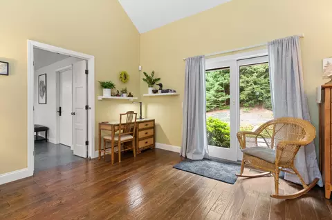 Entry Way - 33 Indian Point Rd, Hebron, NH 03241 photo 4 of 7