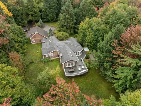 220 Forest Ln, Stowe, VT 05672