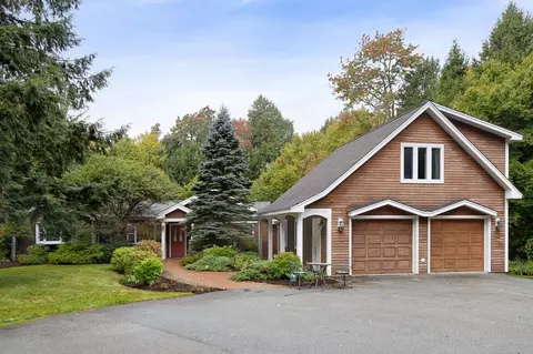 220 Forest Ln, Stowe, VT 05672