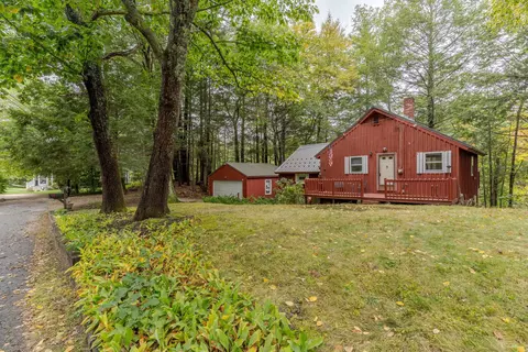 95 Riverside Dr, Fremont, NH 03044