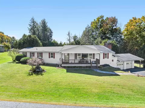 15 Oak Dr, Barre, VT 05641