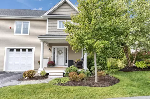 203 Woodview Way #203, Manchester, NH 03102