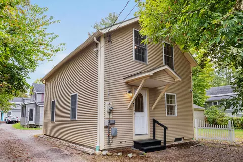 7 Rumsey Ln, Burlington, VT 05401